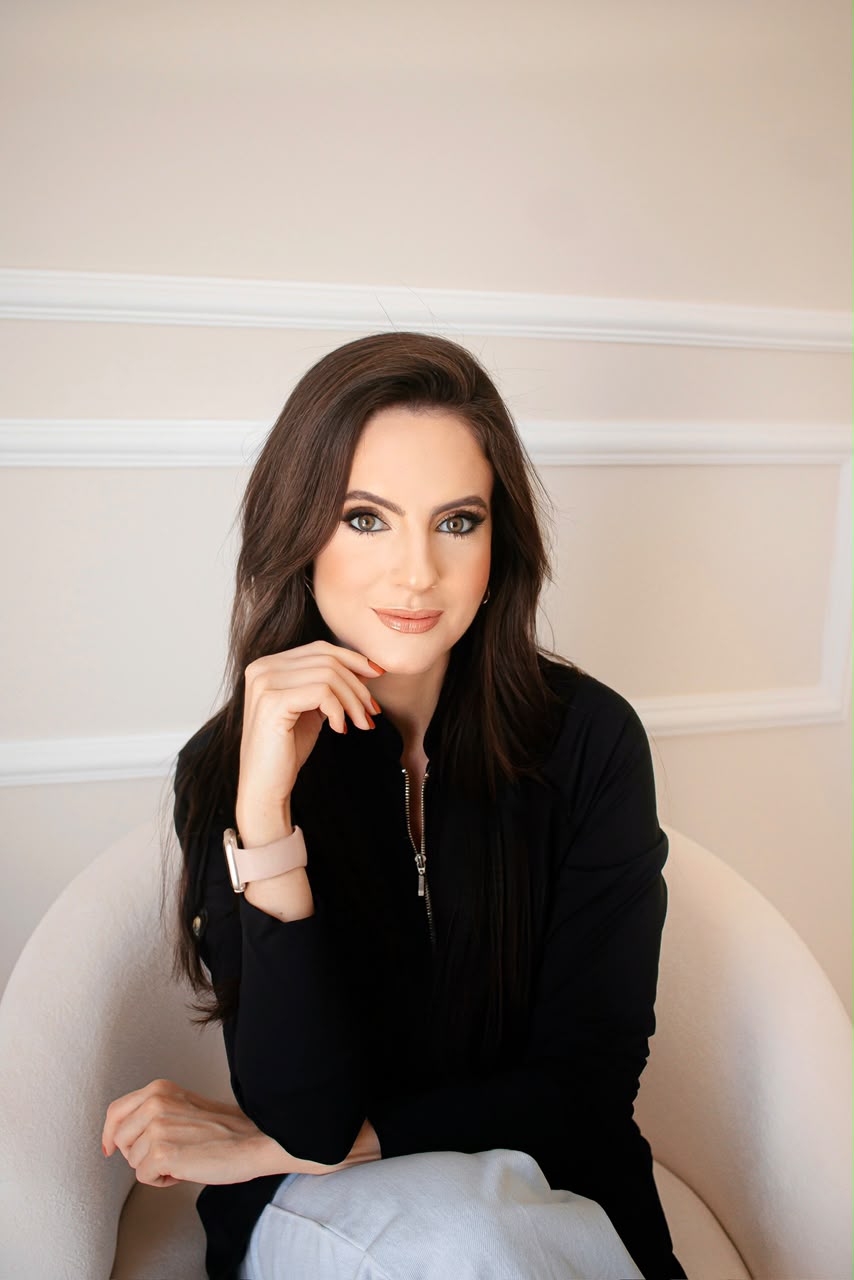 Dra. Renata Leão, especialista em harmonização facial